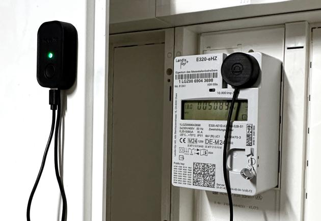 novolto Sense připevněný k elektroměru